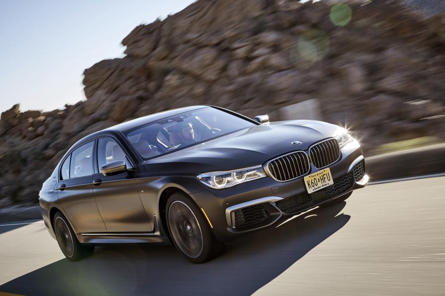  BMW M760i xDrive 2017 года  (NA) (фото 8 из 154)